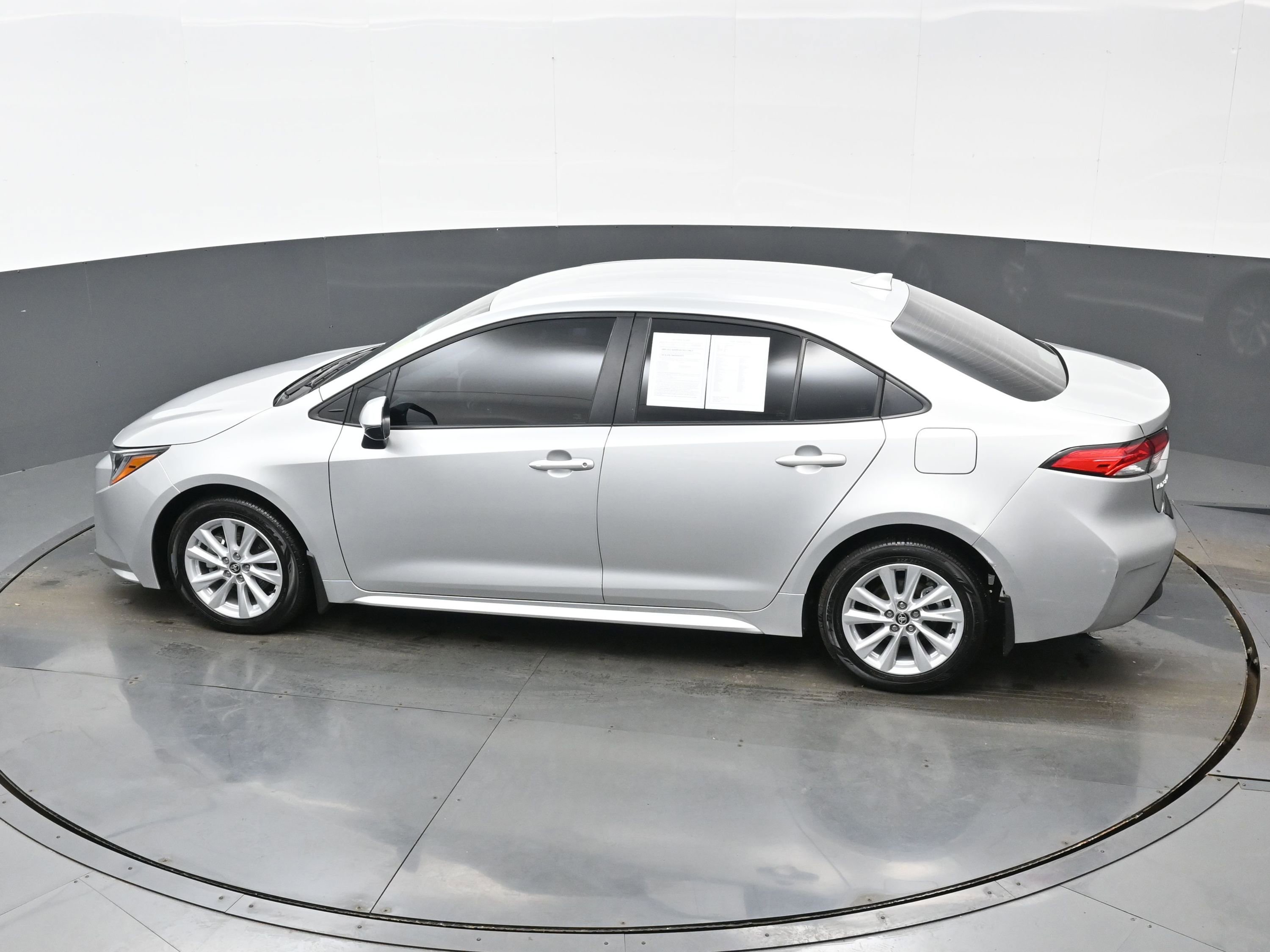 Used 2025 Toyota Corolla LE w/ LE Premium Package image 33