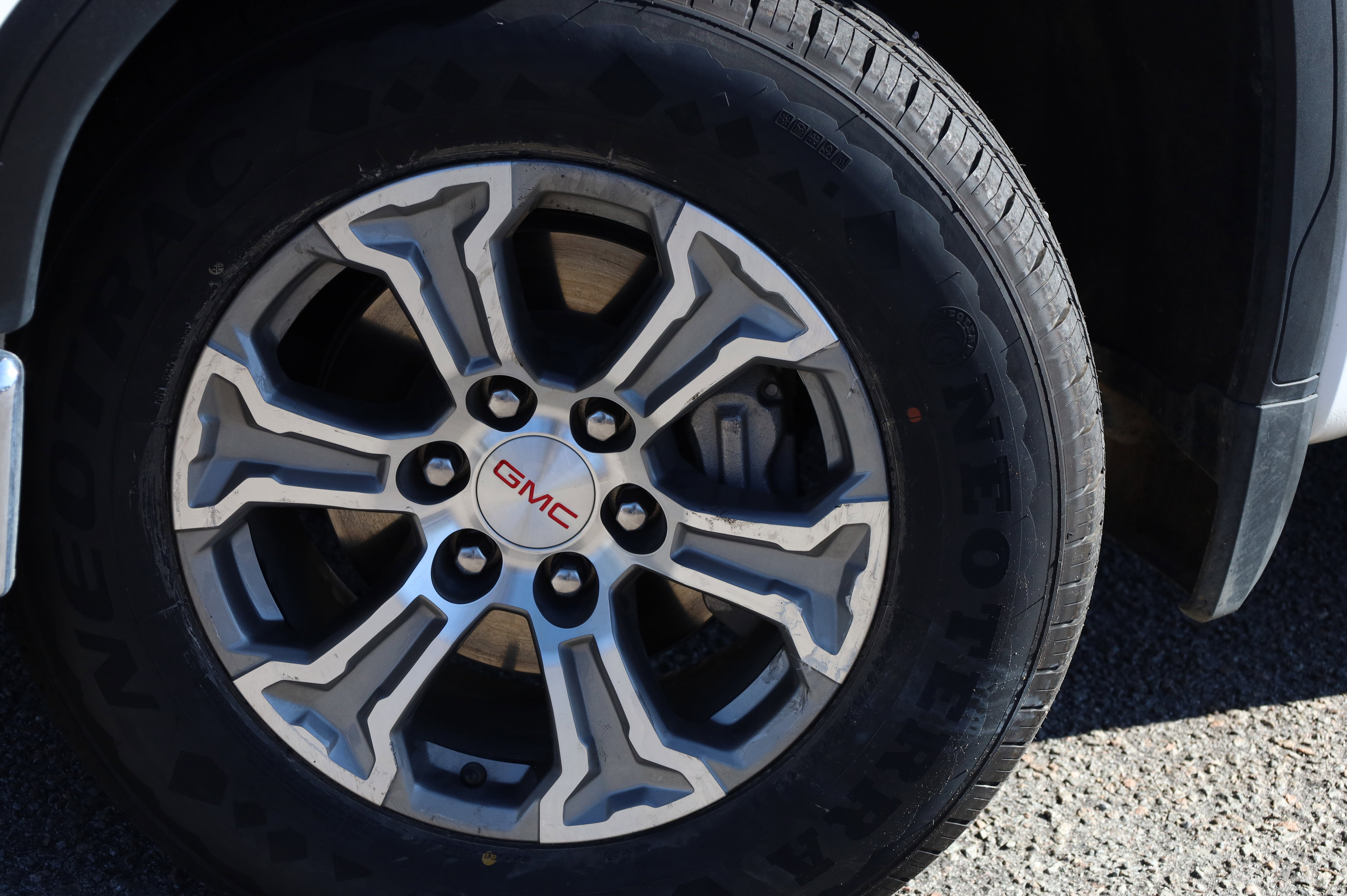 Used 2025 GMC Sierra 1500 SLT image 13