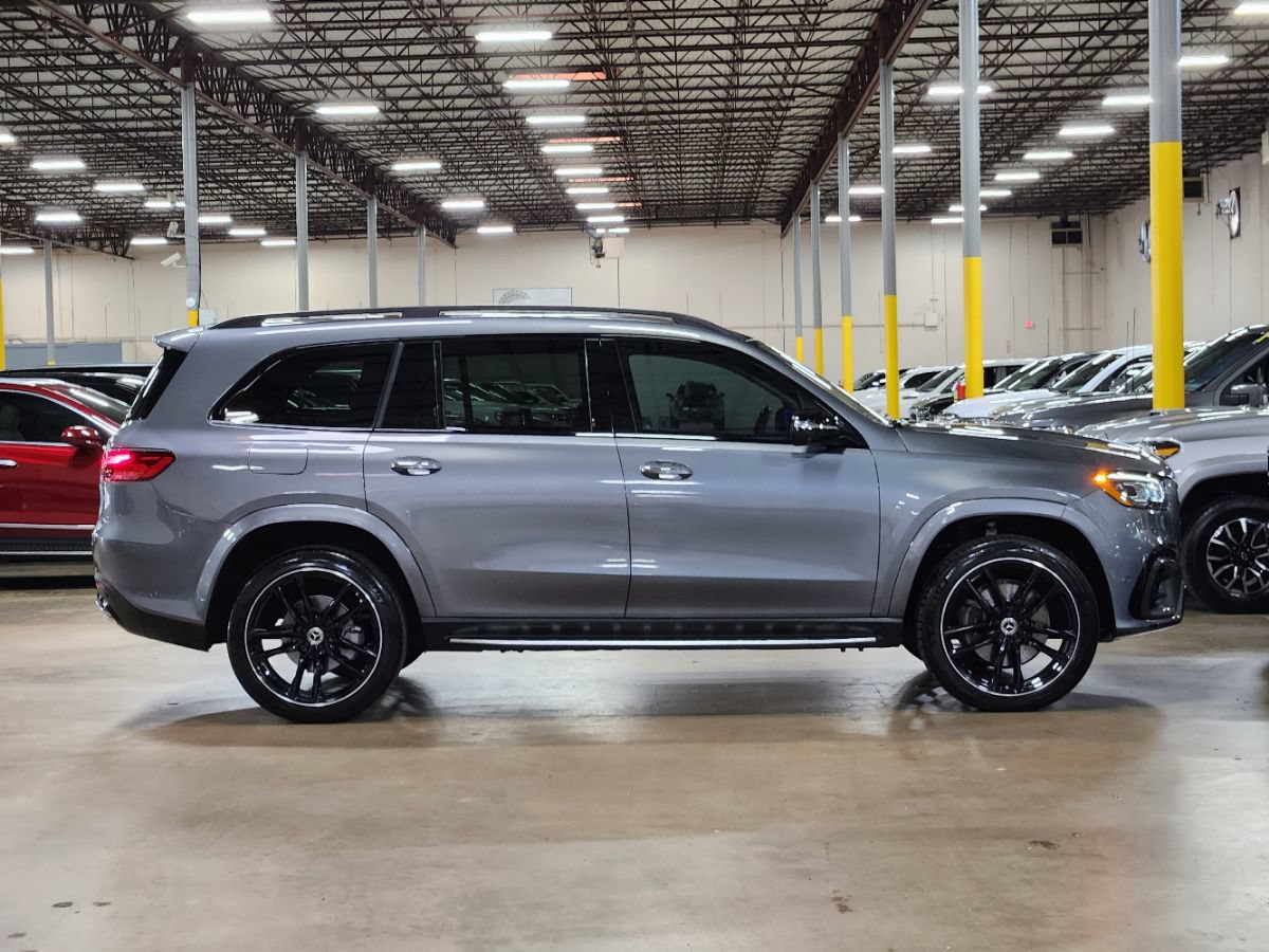 Used 2024 Mercedes-Benz GLS 450 4MATIC image 11