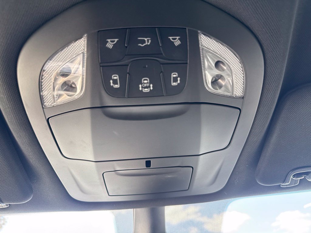 Certified 2026 Chrysler Pacifica Select FWD image 25
