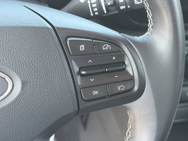 Certified 2025 Hyundai Venue SEL FWD image 28