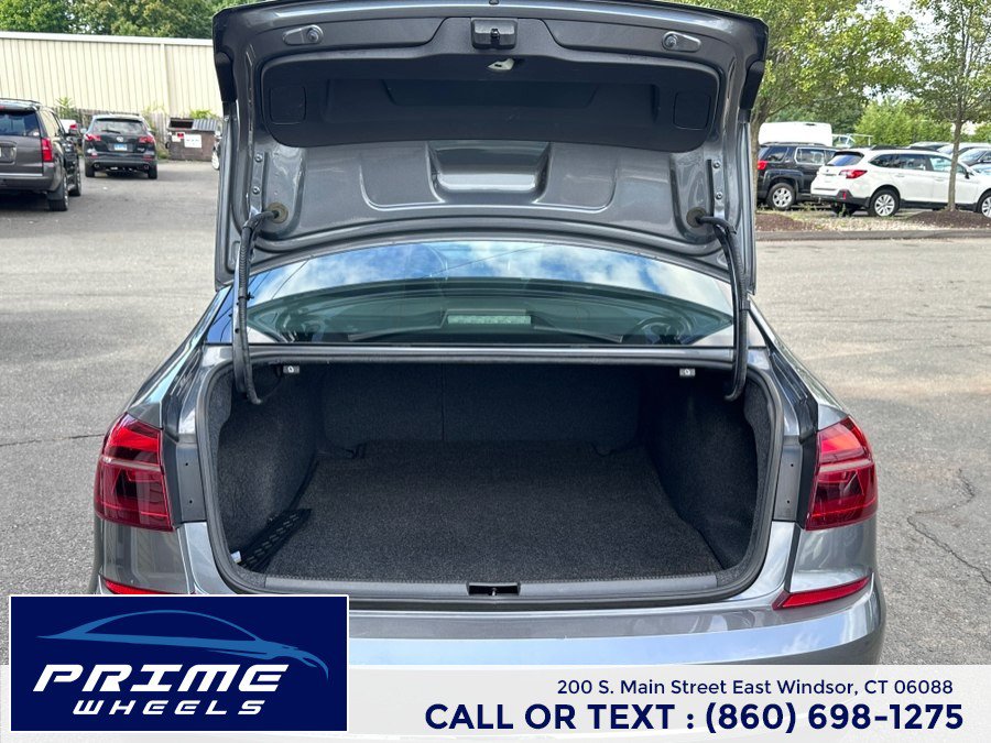 Used 2018 Volkswagen Passat 2.0T R-Line FWD image 13