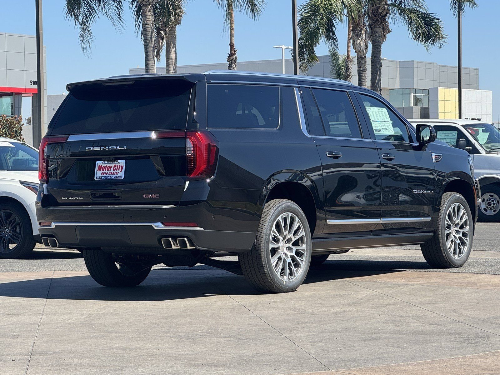 New 2026 GMC Yukon XL Denali w/ Denali Reserve Package AWD/4WD image 4
