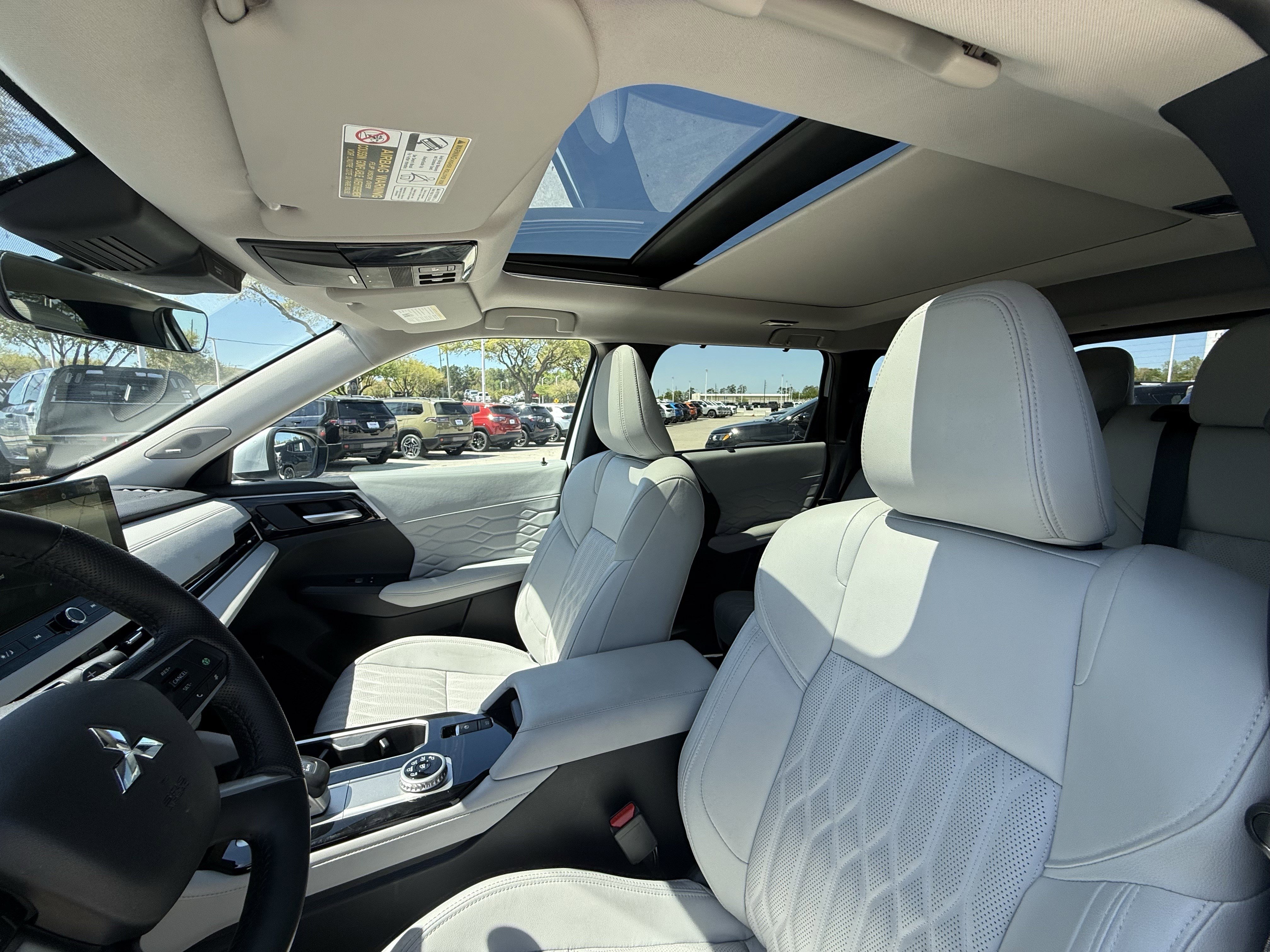 Used 2025 Mitsubishi Outlander SEL image 28