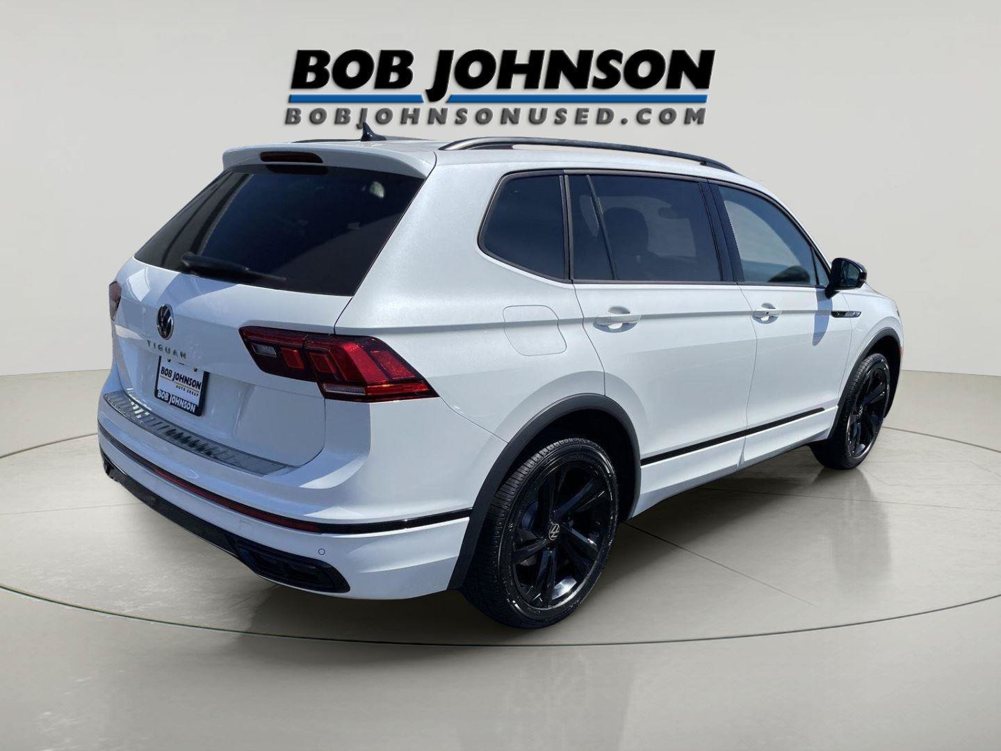 Used 2023 Volkswagen Tiguan SE R-Line FWD image 3