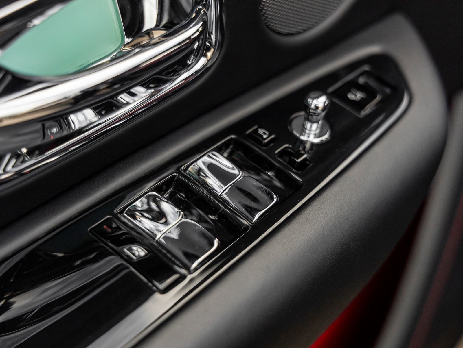 Certified 2023 Rolls-Royce Cullinan w/ Dark Exterior Package image 23