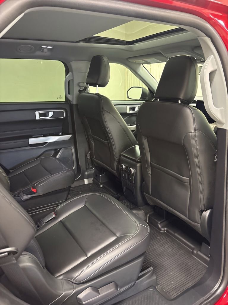 Used 2022 Ford Explorer XLT w/ Equipment Group 202A AWD/4WD image 32