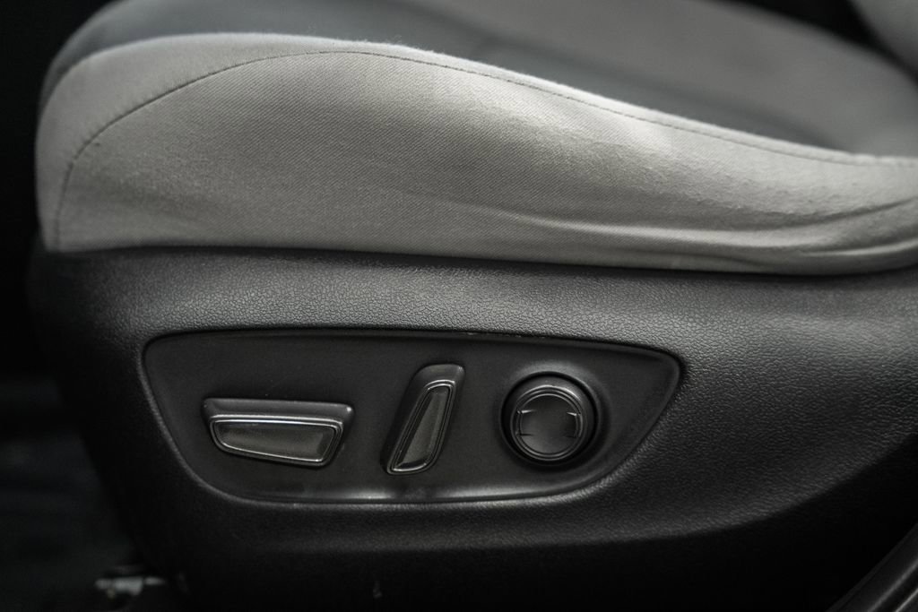 Used 2022 Toyota RAV4 XLE image 28