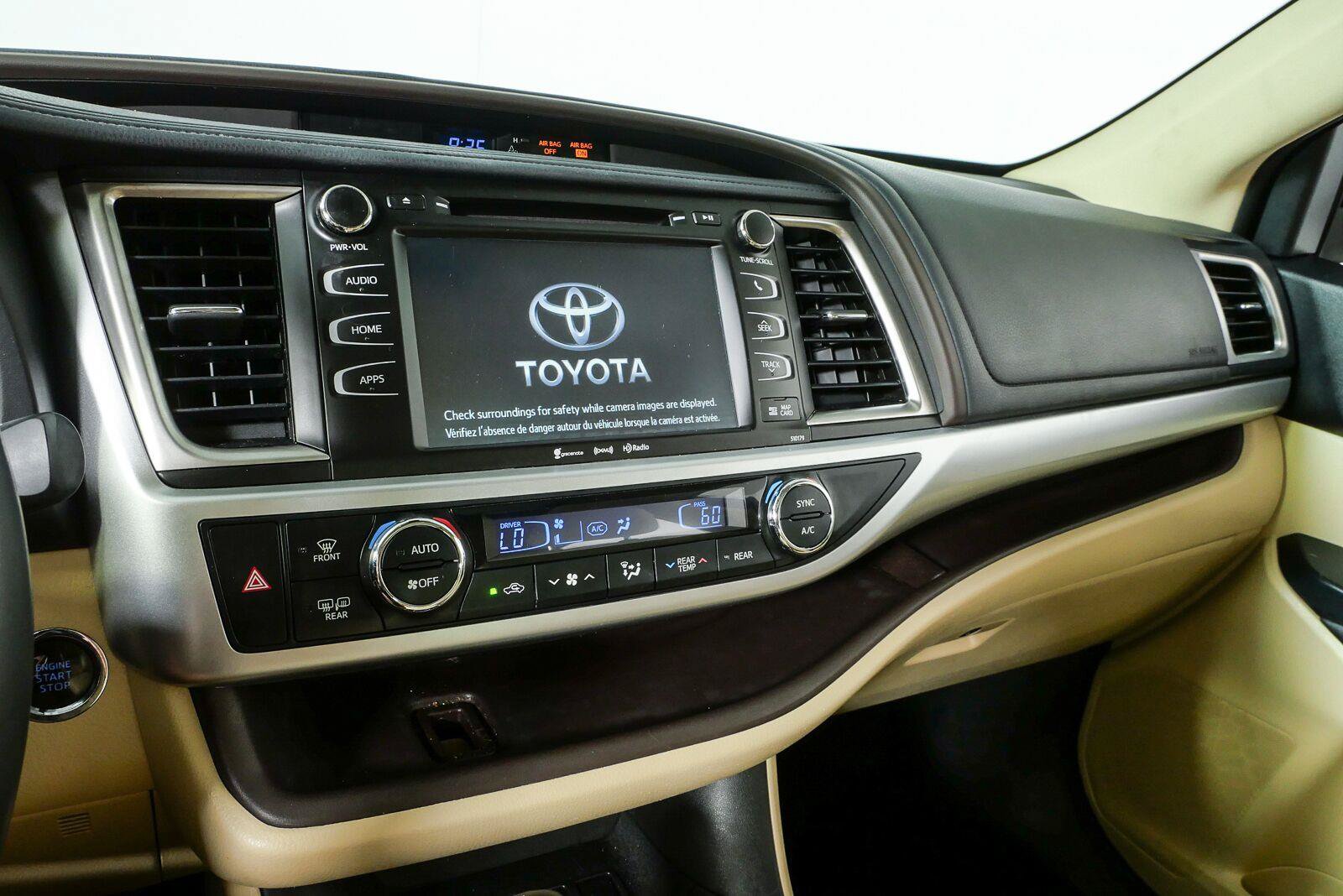 Used 2018 Toyota Highlander XLE FWD image 12