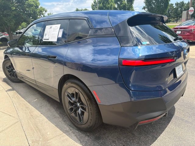 Used 2023 BMW iX xDrive50 w/ Premium Package AWD/4WD image 5