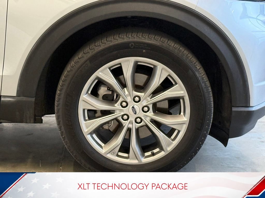 Used 2023 Ford Explorer XLT w/ Equipment Group 202A AWD/4WD image 3