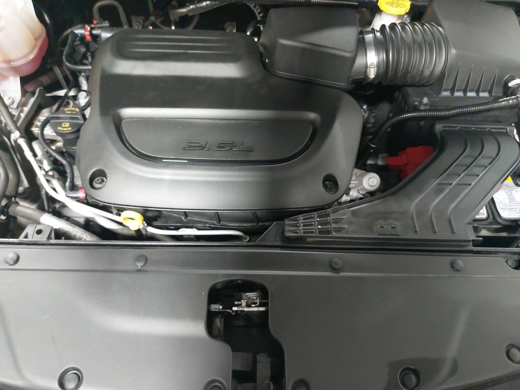 Used 2024 Chrysler Pacifica Touring-L image 32