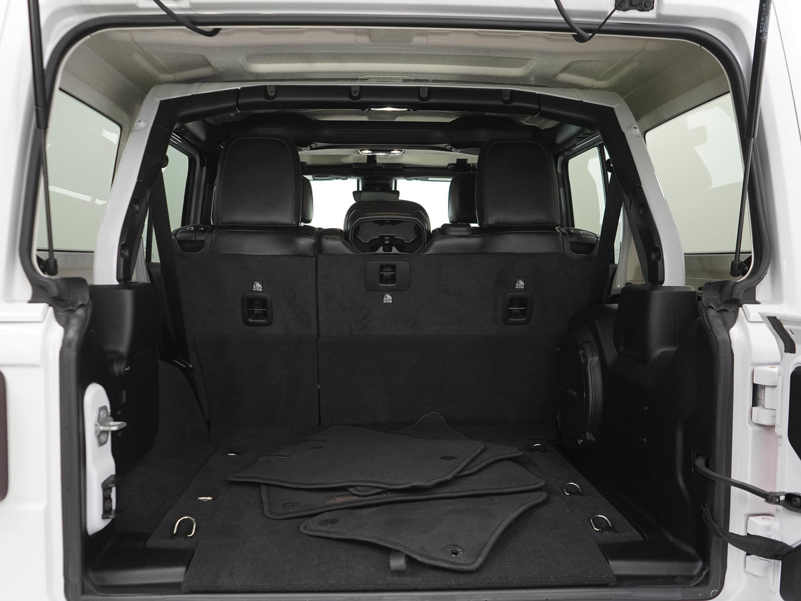 Used 2021 Jeep Wrangler Unlimited Sahara AWD/4WD image 9