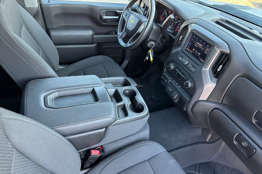 Used 2021 Chevrolet Silverado 2500 Custom w/ Custom Value Package AWD/4WD image 17
