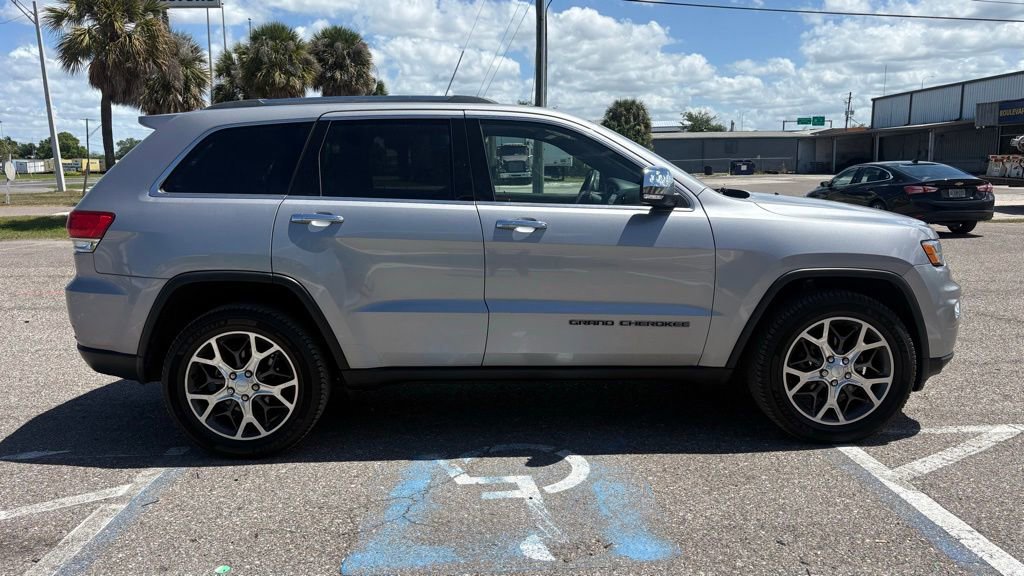 Used 2019 Jeep Grand Cherokee Limited AWD/4WD image 2