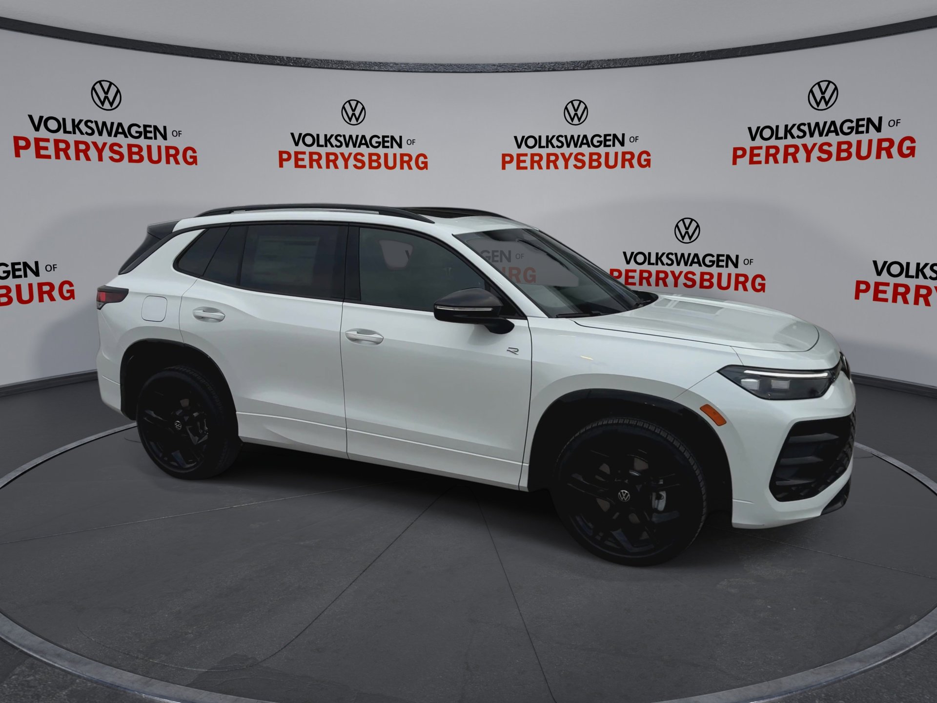 New 2026 Volkswagen Tiguan SE R-Line image 2