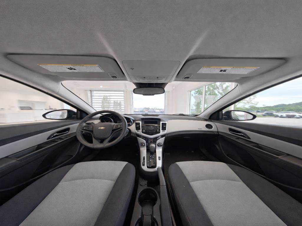 Used 2013 Chevrolet Cruze LS FWD image 16