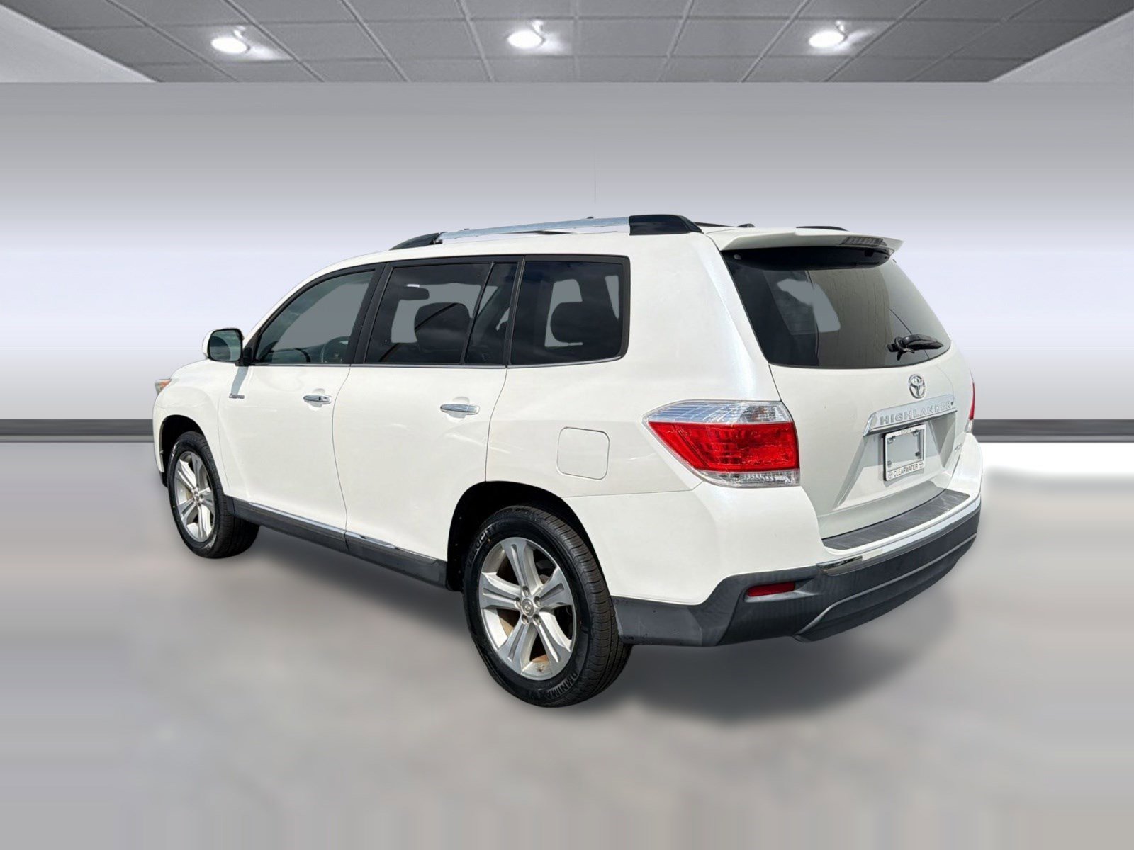 Used 2012 Toyota Highlander Limited w/ Tow Pkg image 3