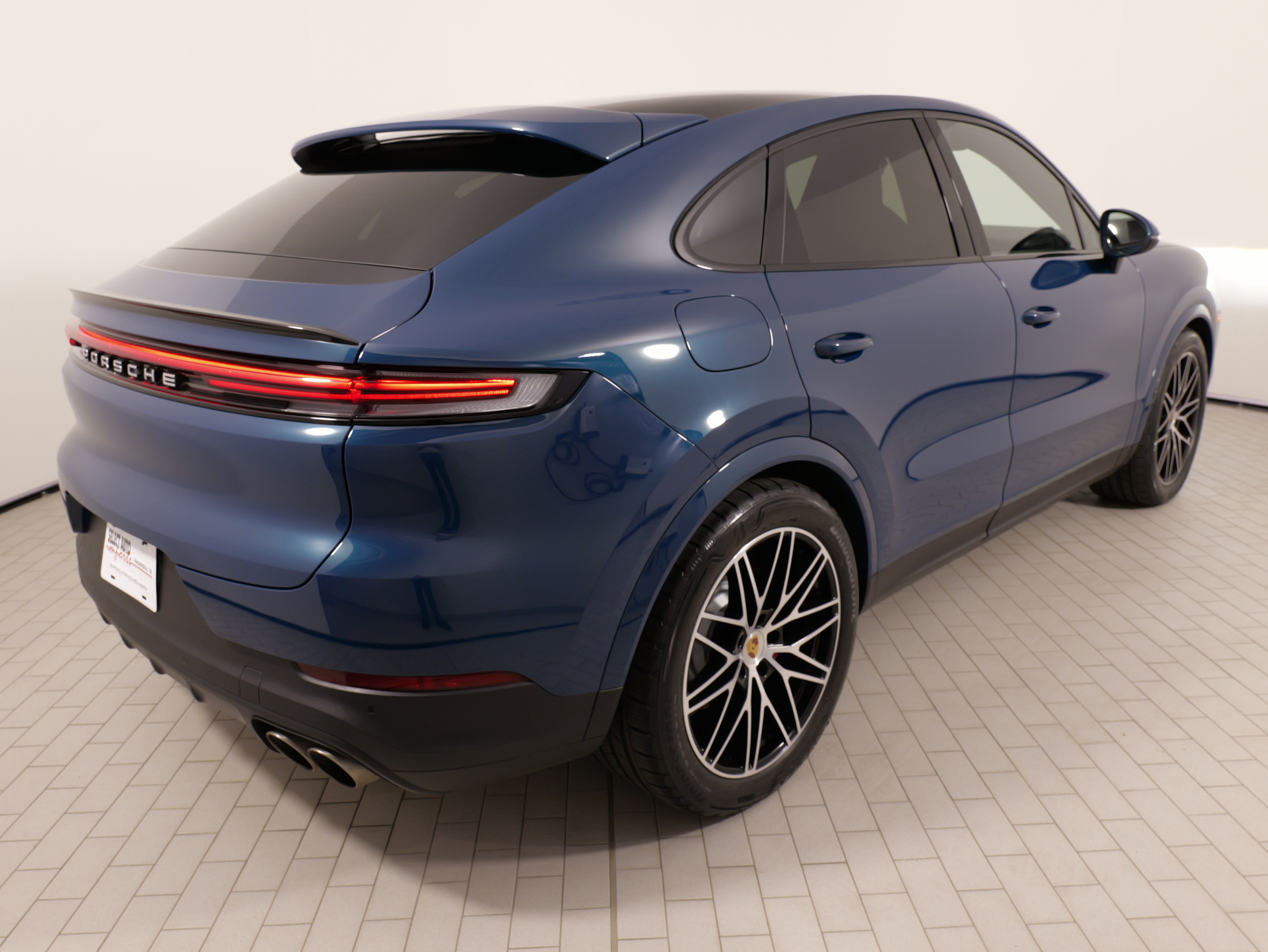 Used 2024 Porsche Cayenne S AWD/4WD image 12