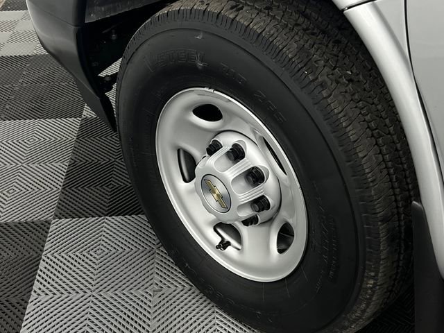 Used 2025 Chevrolet Express 2500 Extended w/ Driver Convenience Package RWD image 7