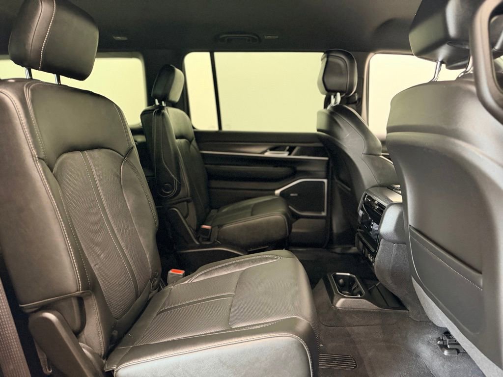 Used 2023 Jeep Wagoneer L Series III w/ Flexible Seating Group AWD/4WD image 23