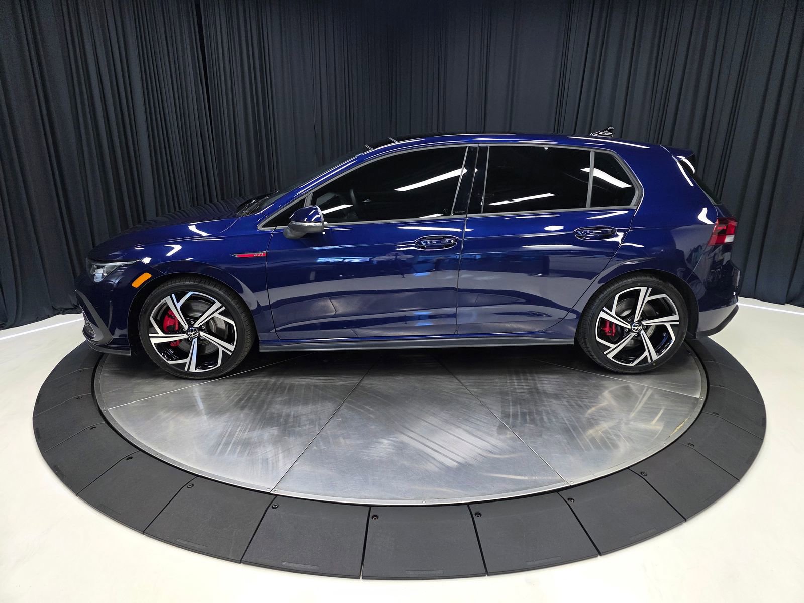 Used 2024 Volkswagen GTI SE FWD image 9