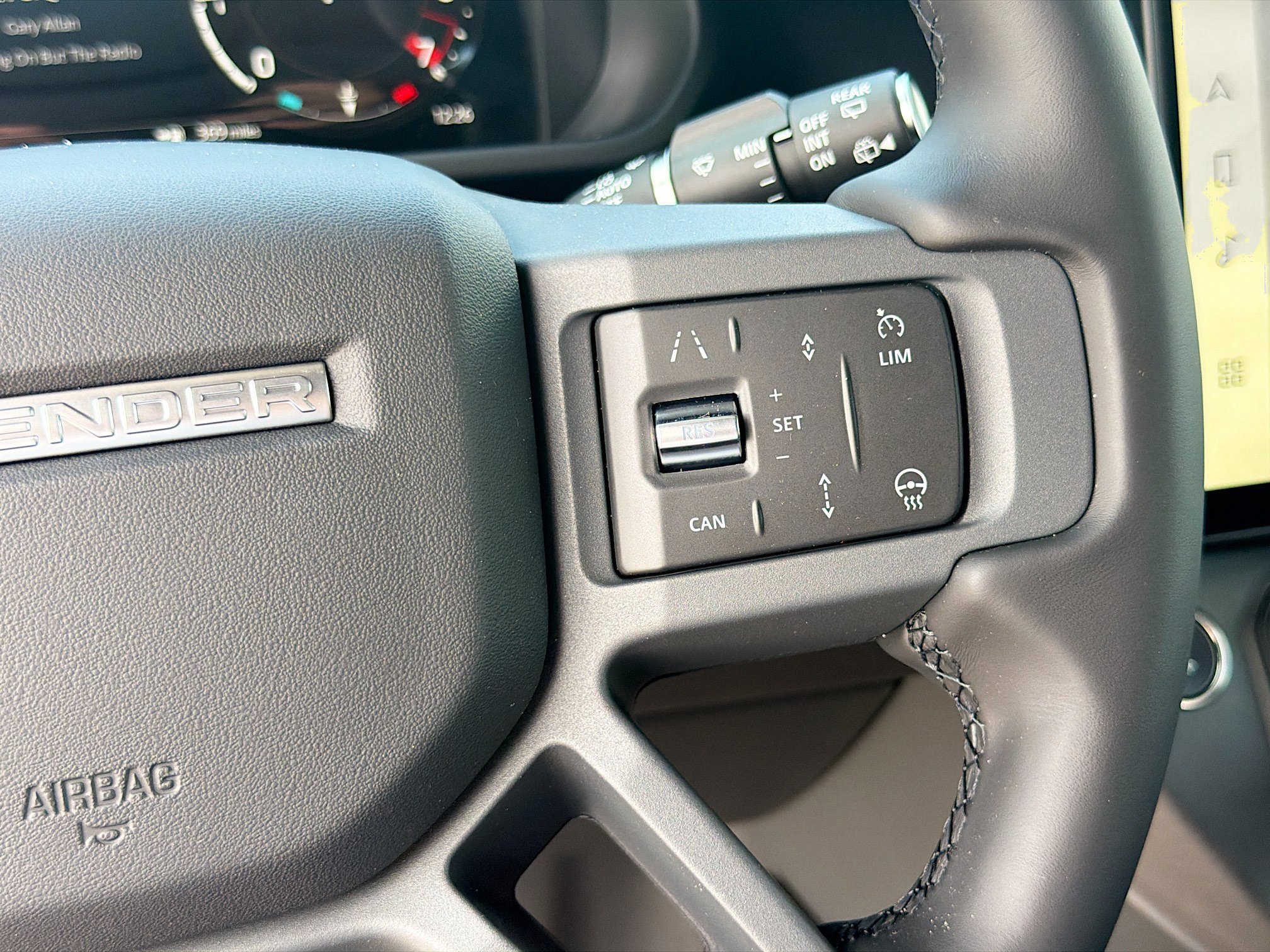 New 2026 Land Rover Defender 130 X-Dynamic SE AWD/4WD image 40