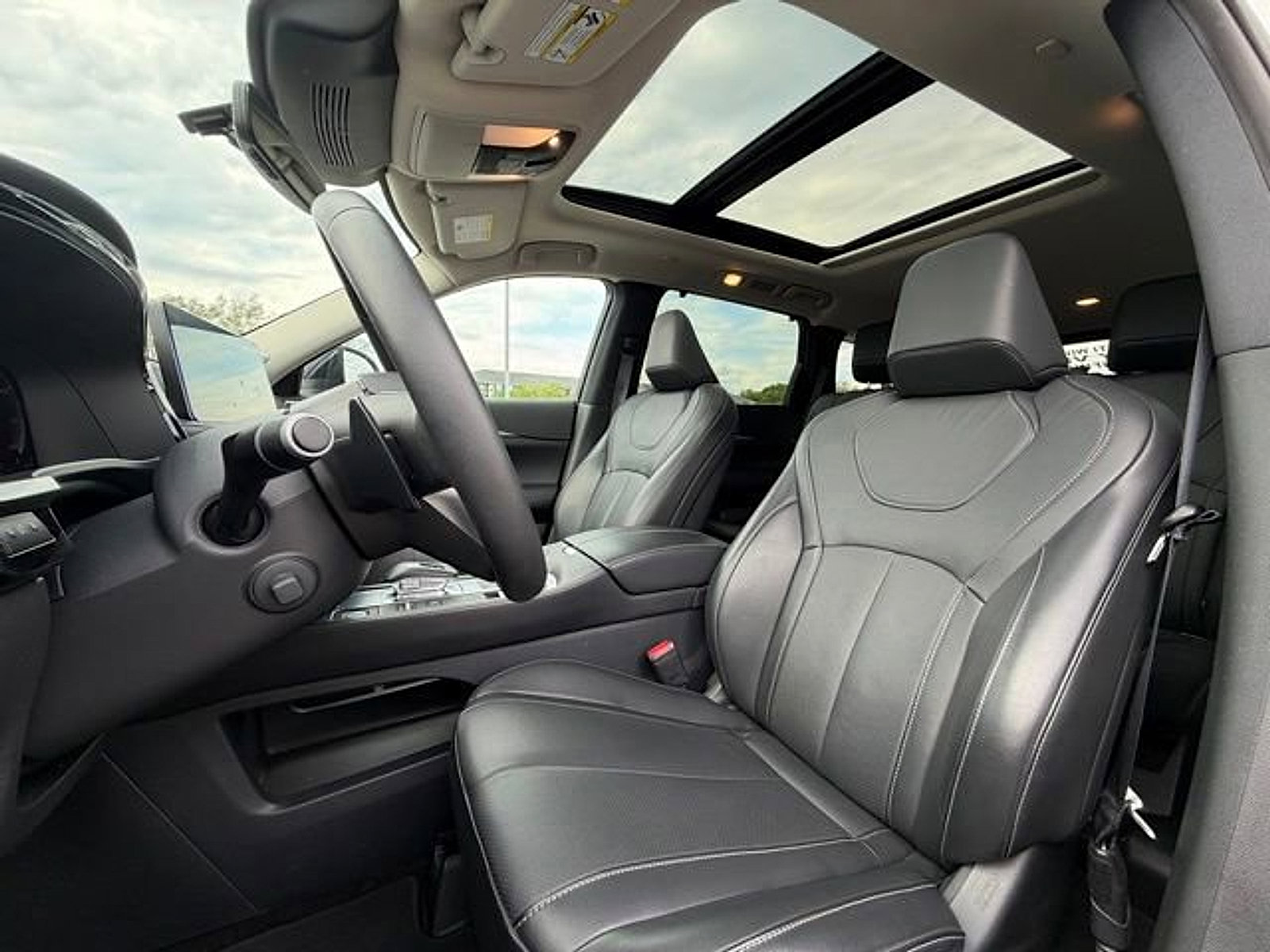 Certified 2025 INFINITI QX60 Luxe w/ Cargo Package AWD/4WD image 19