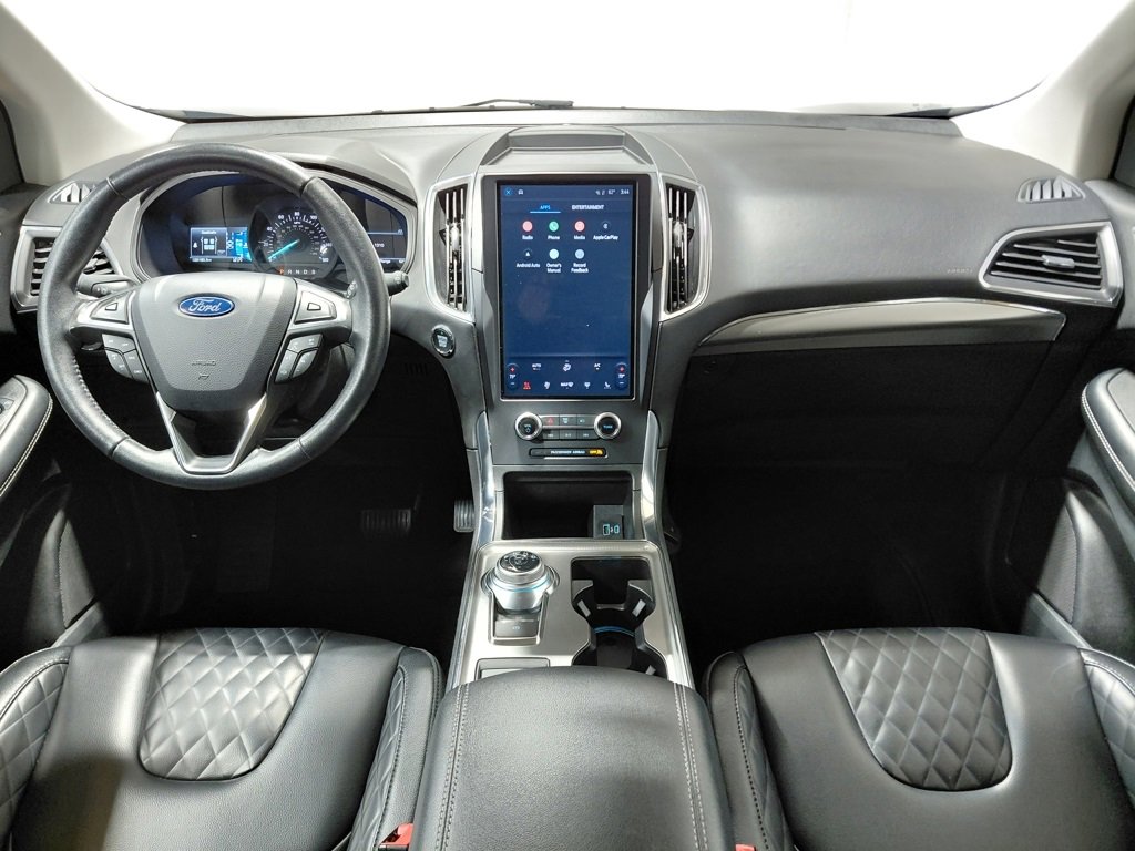 Used 2024 Ford Edge Titanium image 2