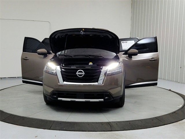 Used 2024 Nissan Pathfinder Platinum w/ Cargo Package image 10