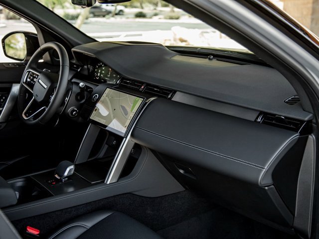 Used 2024 Land Rover Discovery Sport Dynamic SE image 29