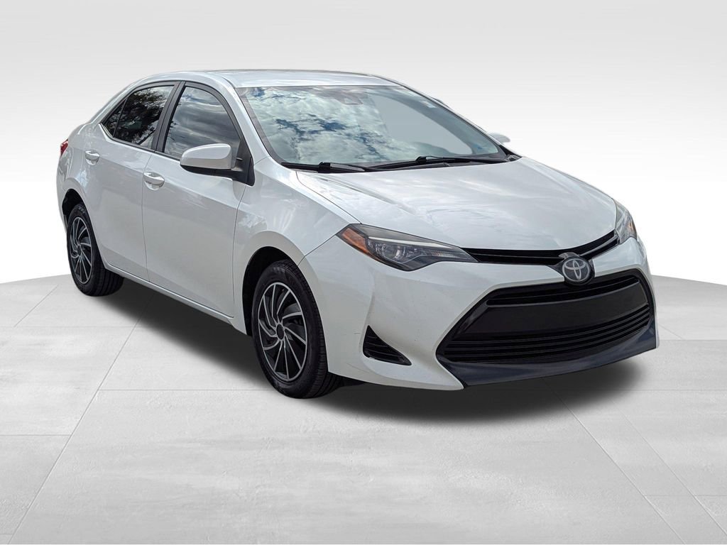 Used 2018 Toyota Corolla LE image 2