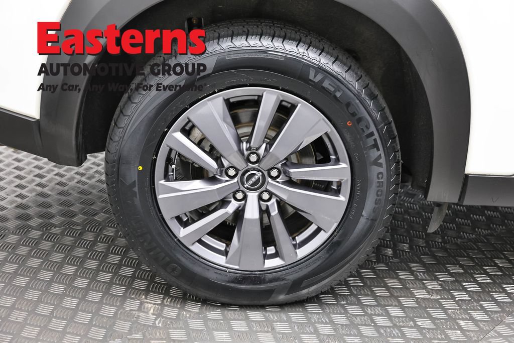 Used 2023 Nissan Pathfinder SV w/ SV Premium Package AWD/4WD image 32