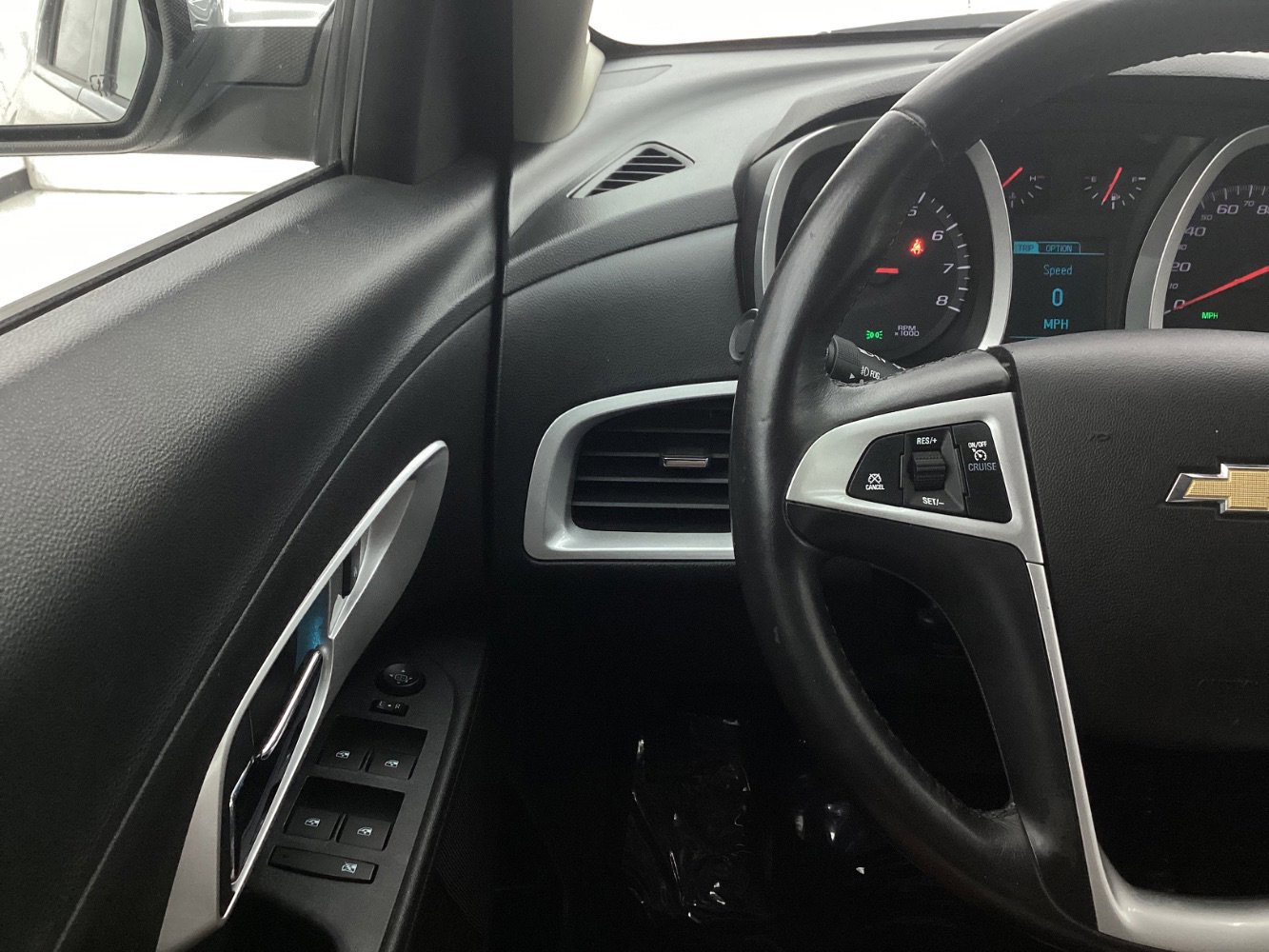 Used 2016 Chevrolet Equinox LTZ w/ Enhanced Convenience Package image 31