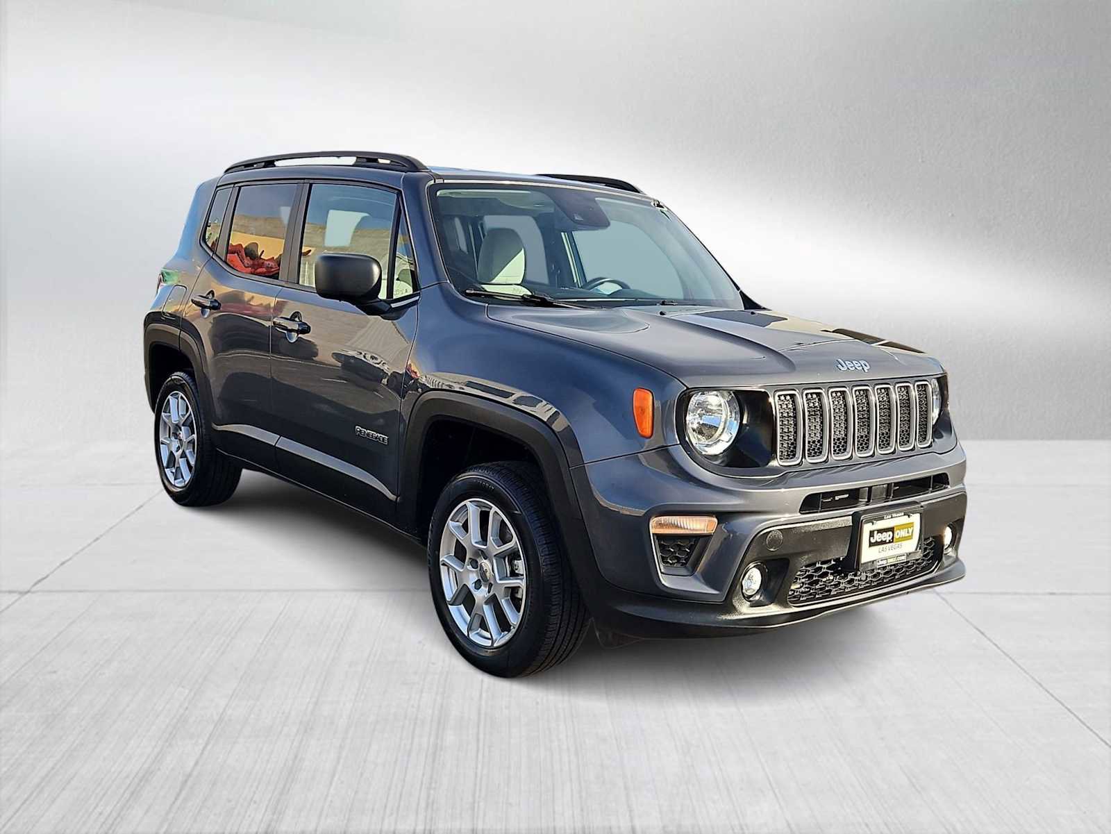 Used 2022 Jeep Renegade Latitude w/ Convenience Group image 2