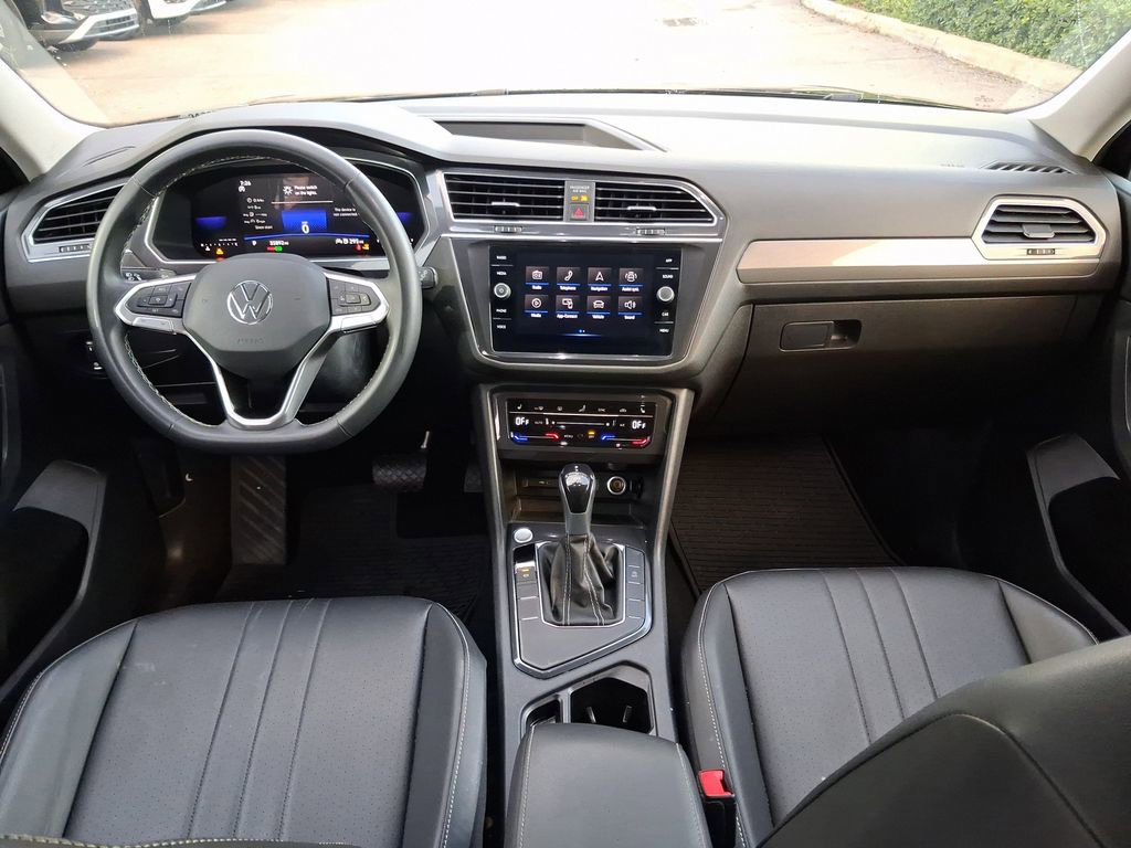 Certified 2023 Volkswagen Tiguan SE FWD image 9