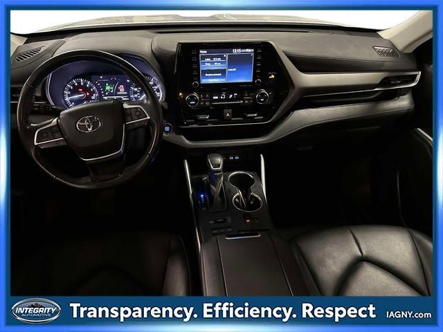 Used 2022 Toyota Highlander XLE AWD/4WD image 22