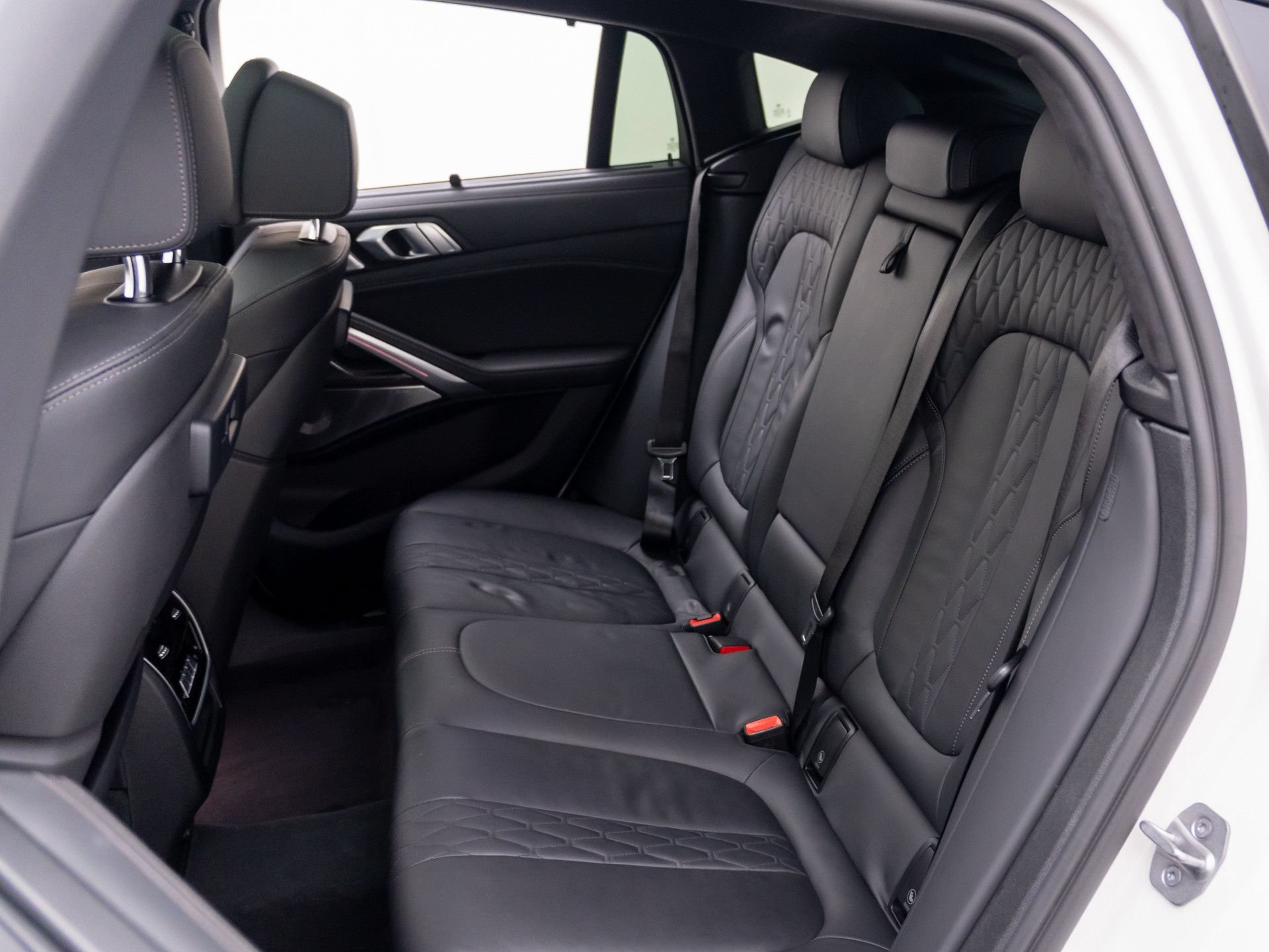 Used 2023 BMW X6 M50i w/ Executive Package AWD/4WD image 18