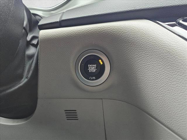 Used 2022 Chrysler Pacifica Touring-L image 28