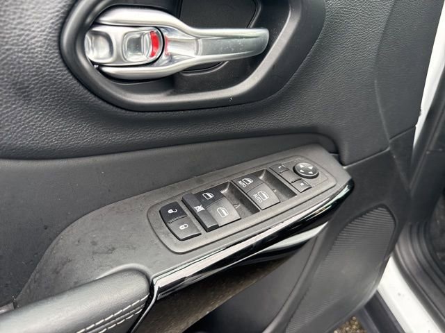 Used 2023 Jeep Cherokee Altitude Lux image 20