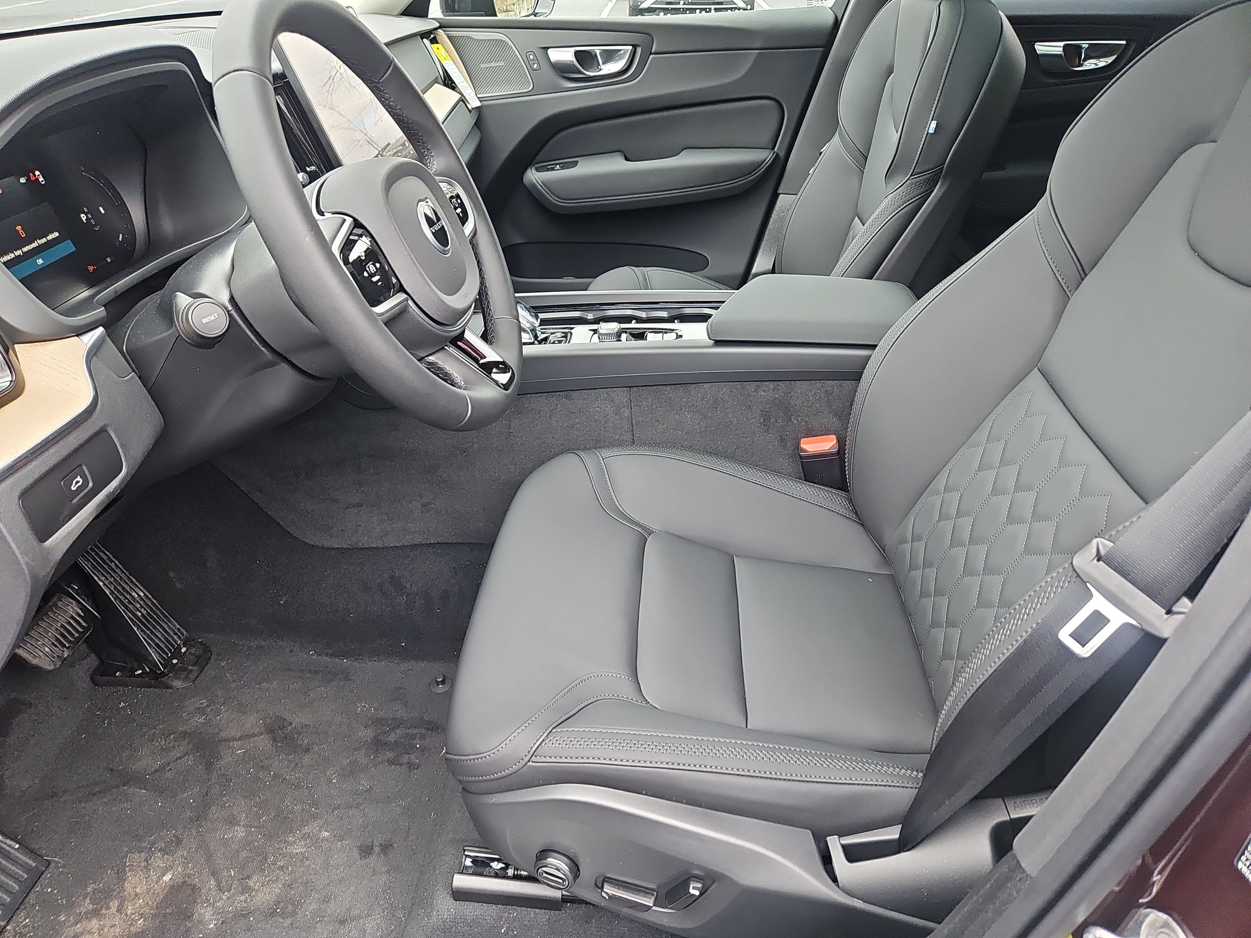 New 2026 Volvo XC60 B5 Plus w/ Protection Package Premier AWD/4WD image 21