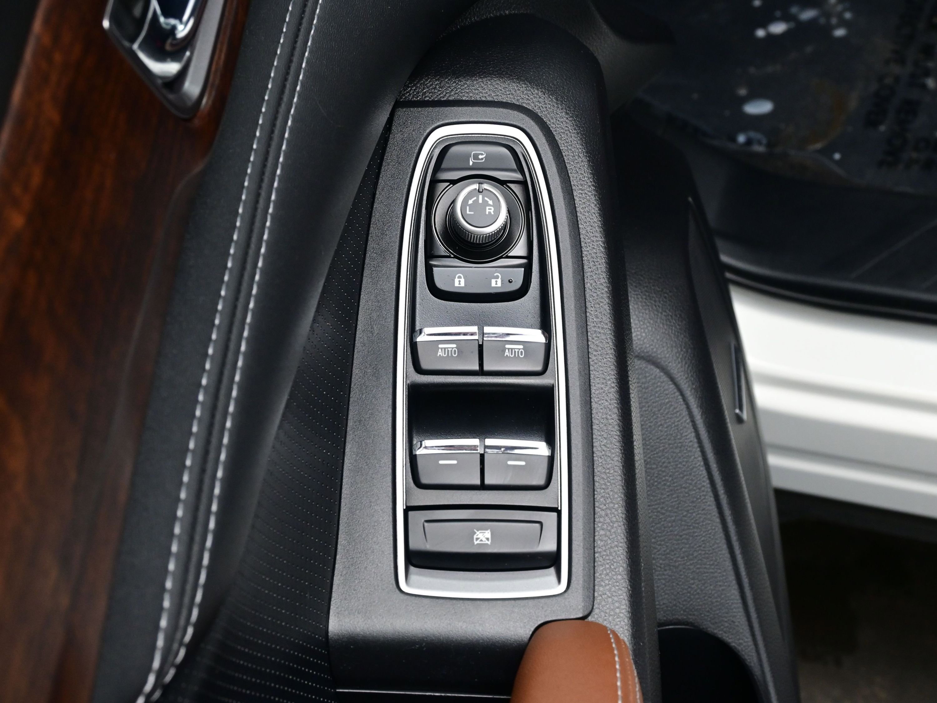 Used 2023 Subaru Ascent Touring image 10