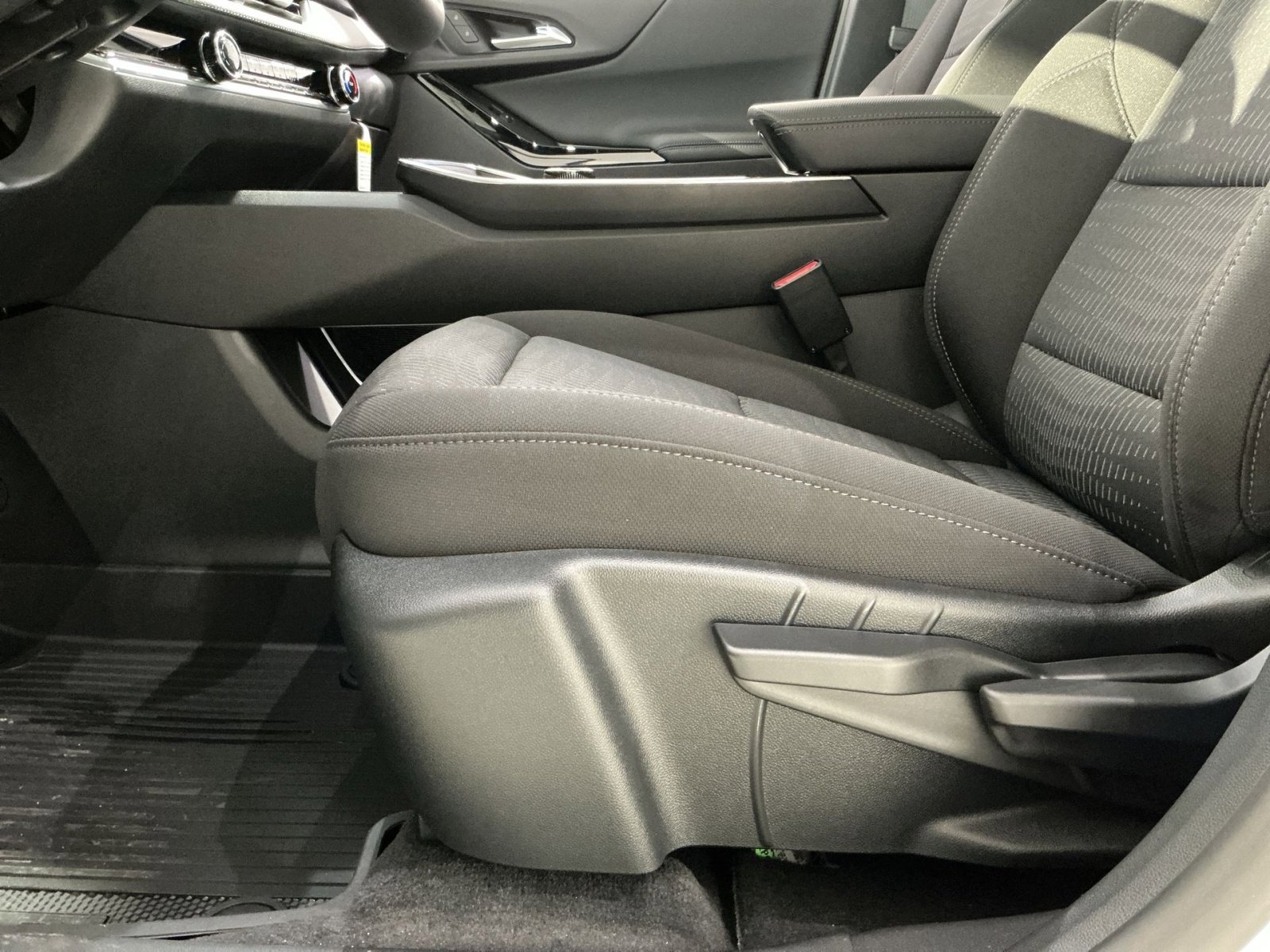 New 2026 Chevrolet Equinox LT w/ Safety and Technology Package image 22