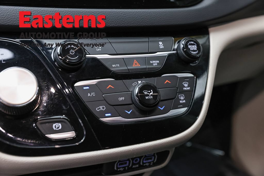 Used 2022 Chrysler Voyager LX FWD image 20