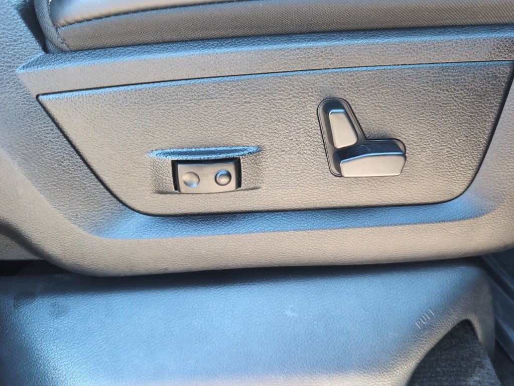 Used 2015 RAM 1500 Limited image 28