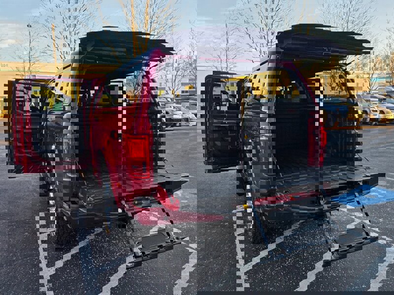 Used 2017 Ford F150 Platinum w/ Equipment Group 701A Luxury AWD/4WD image 28