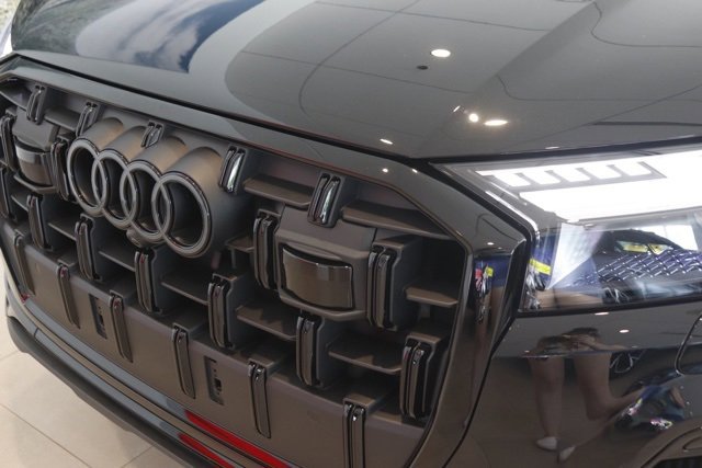 New 2025 Audi Q7 3.0T Prestige image 8
