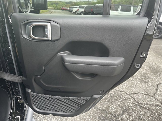 New 2023 Jeep Gladiator Rubicon w/ Cold Weather Group image 16