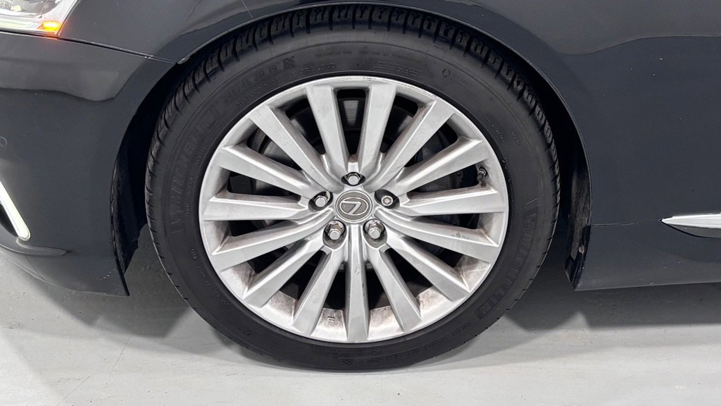 Used 2015 Lexus LS 460 L image 30