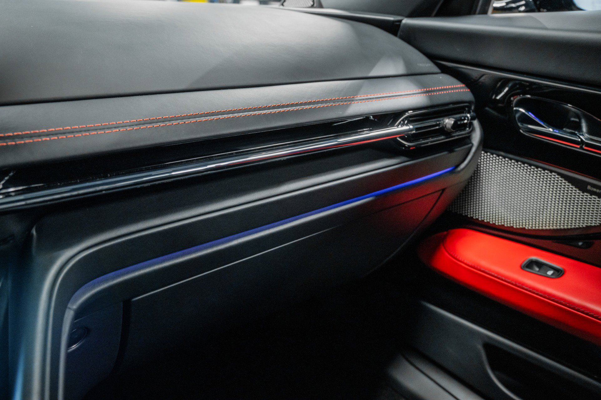 Used 2024 Aston Martin DB12 Coupe image 27